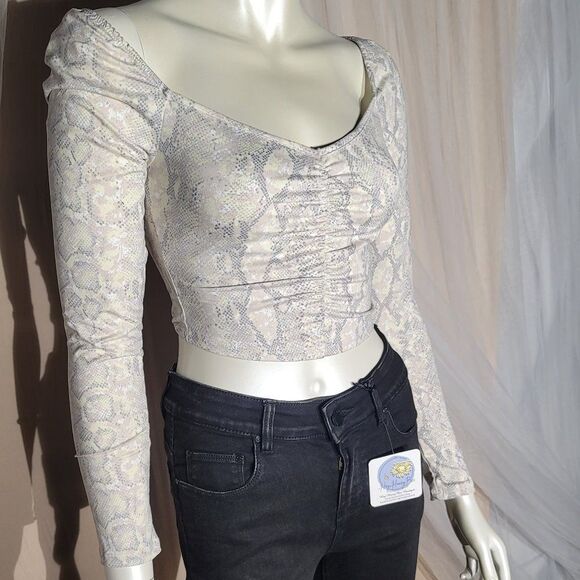 Snake Print Cropped Top - Picture 2 of 2